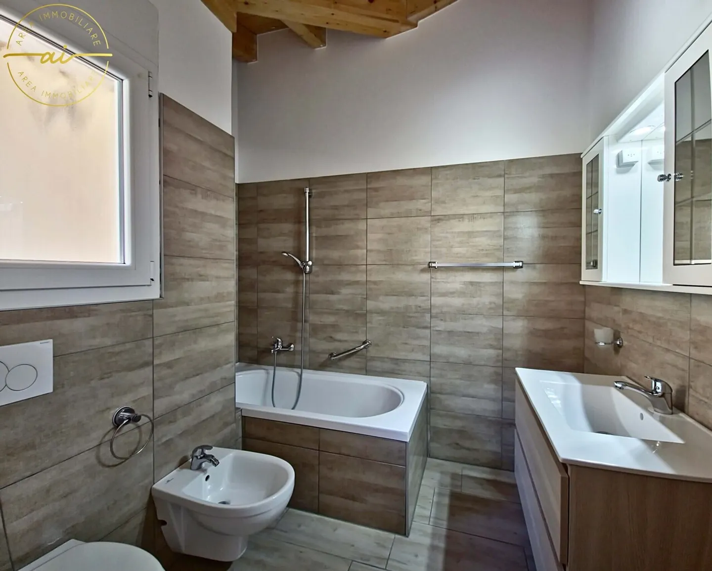 SPLENDIDA CASA DI TESTA CON GIARDINO PRIVATO A CRESCIANO - Foto 12 di 13