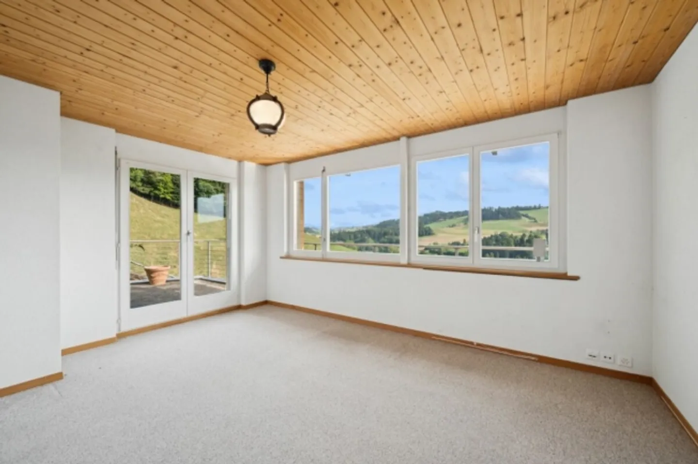 «Grosszügiges 6.5-Zimmer-Terrassenhaus mit Wintergarten, fünf Sitzplätzen, Sandsteinkeller und vielem mehr» - Foto 7 von 13