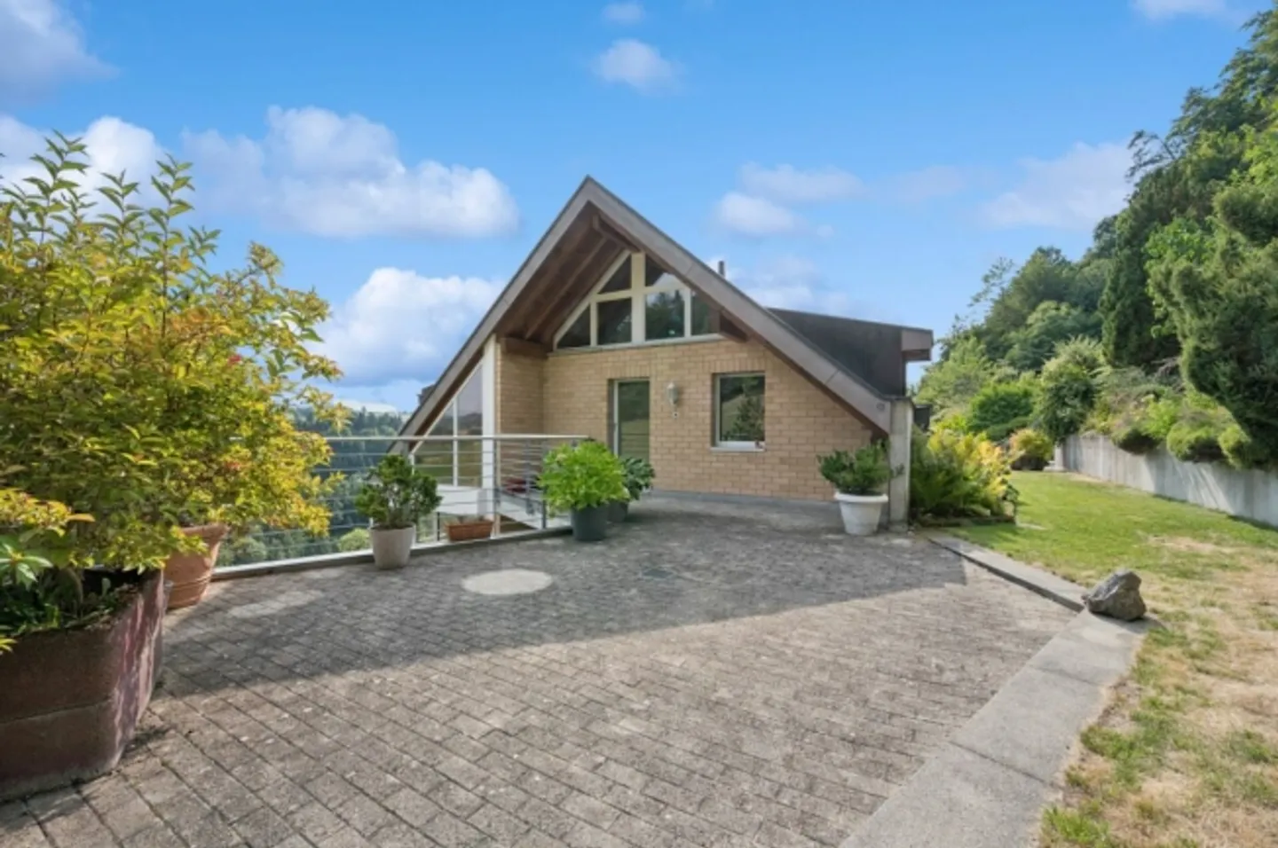 «Grosszügiges 6.5-Zimmer-Terrassenhaus mit Wintergarten, fünf Sitzplätzen, Sandsteinkeller und vielem mehr» - Foto 10 von 13