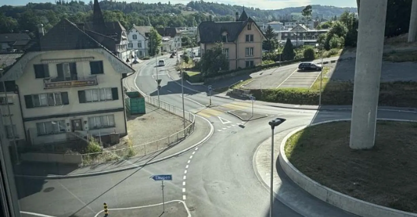 Gemischt genutzte Immobilie in Flamatt - Foto 8 von 12