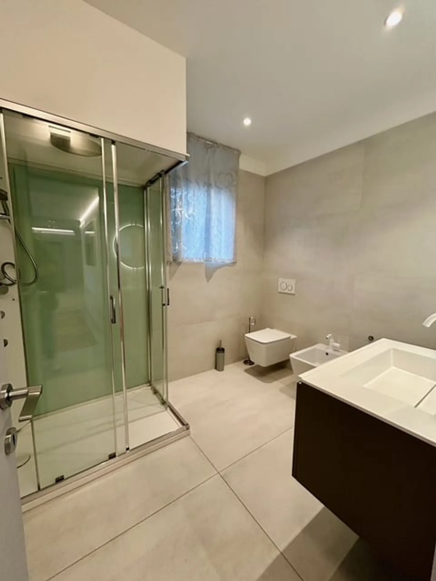 Paradise on the Lakeshore - 4.5 Rooms Newly Built and Furnished - Photo 16 of 21