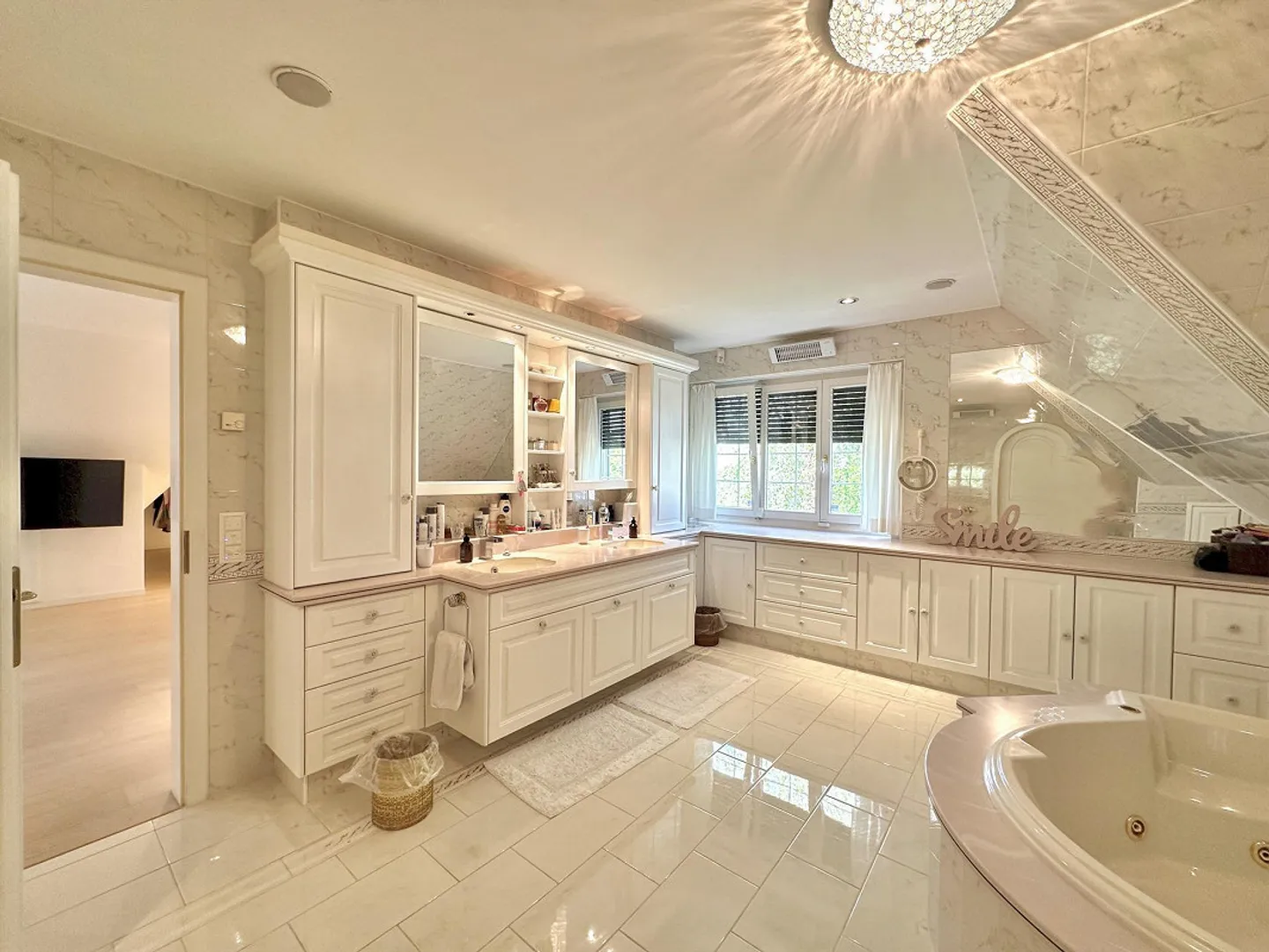 Villa de campagne représentative dans le meilleur emplacement de Binningen - Photo 11 sur 15