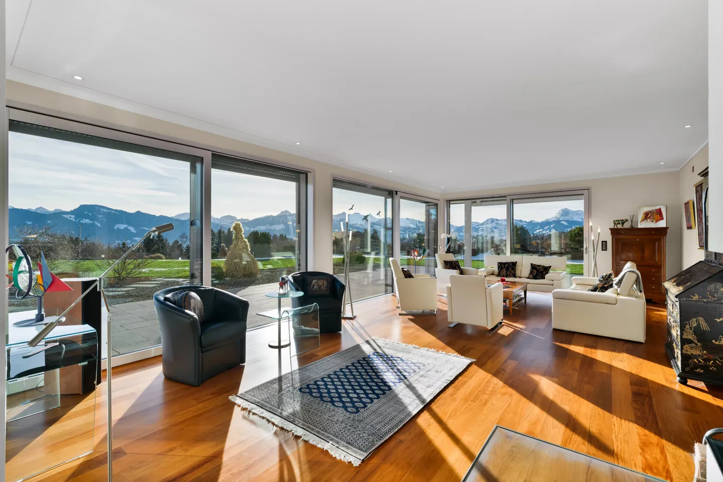 Prestigious residence with open panoramic views over the Gruyère region - Photo 2 of 15