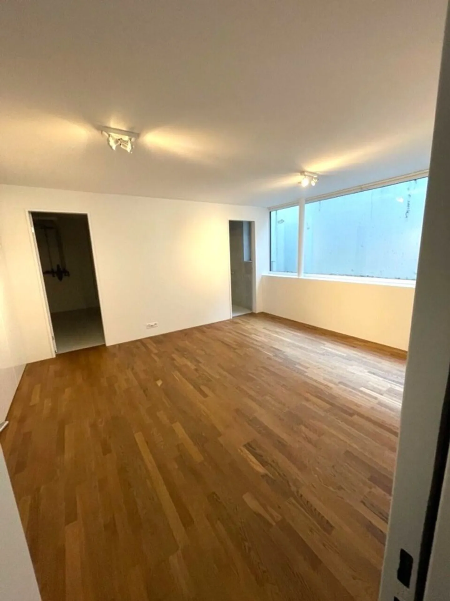 Modern, elegant und frei stehend - Foto 9 von 13