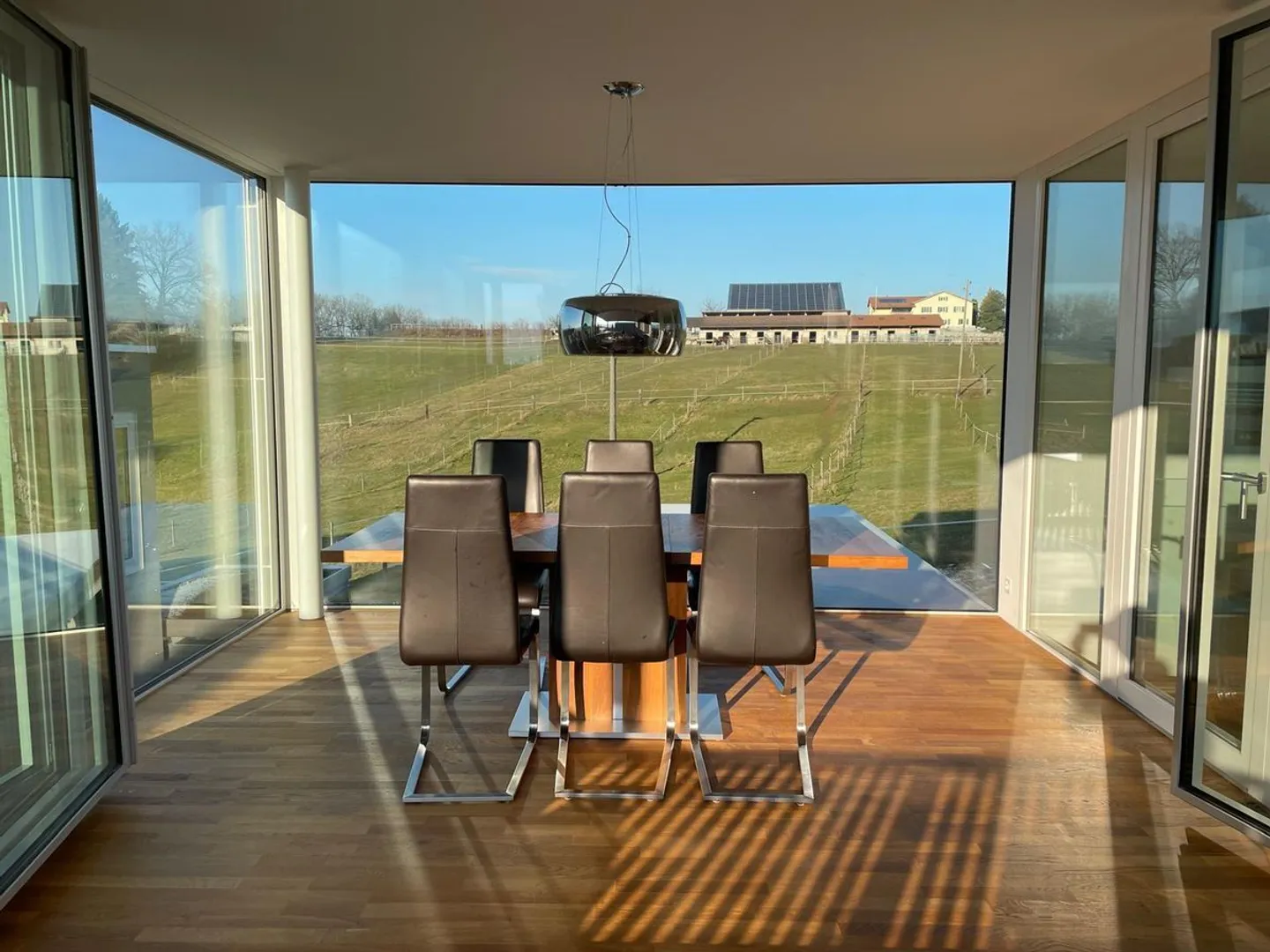 Modern, elegant und frei stehend - Foto 3 von 13