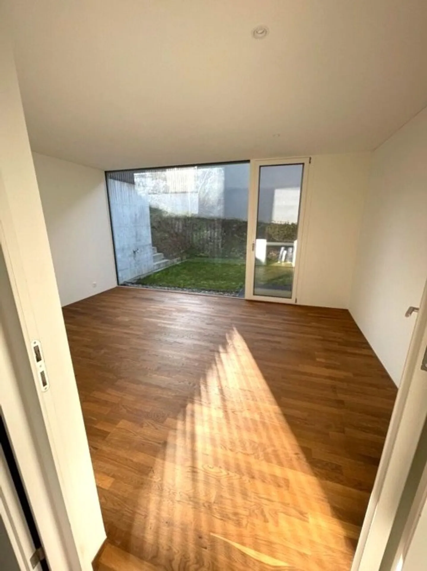 Modern, elegant und frei stehend - Foto 5 von 13