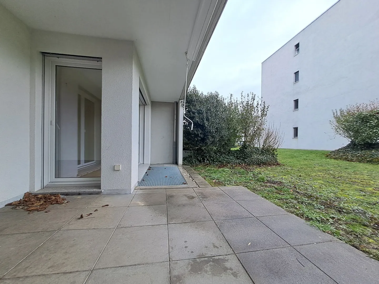 Spacious Apartment with Terrace - Photo 5 of 13