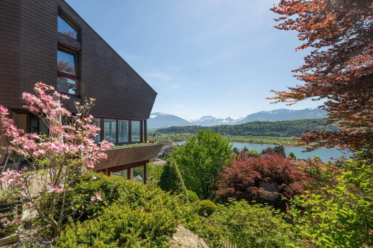 Appartement en duplex avec vue imprenable sur le lac et vue panoramique - Photo 1 sur 6