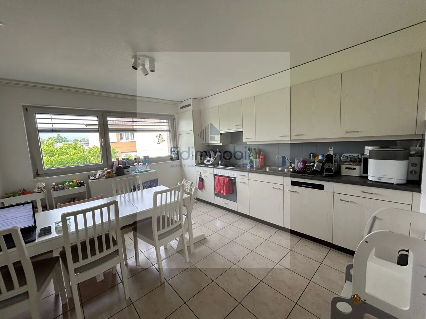 Bel appartement avec grand balcon idéal pour les familles - Photo 2 sur 6