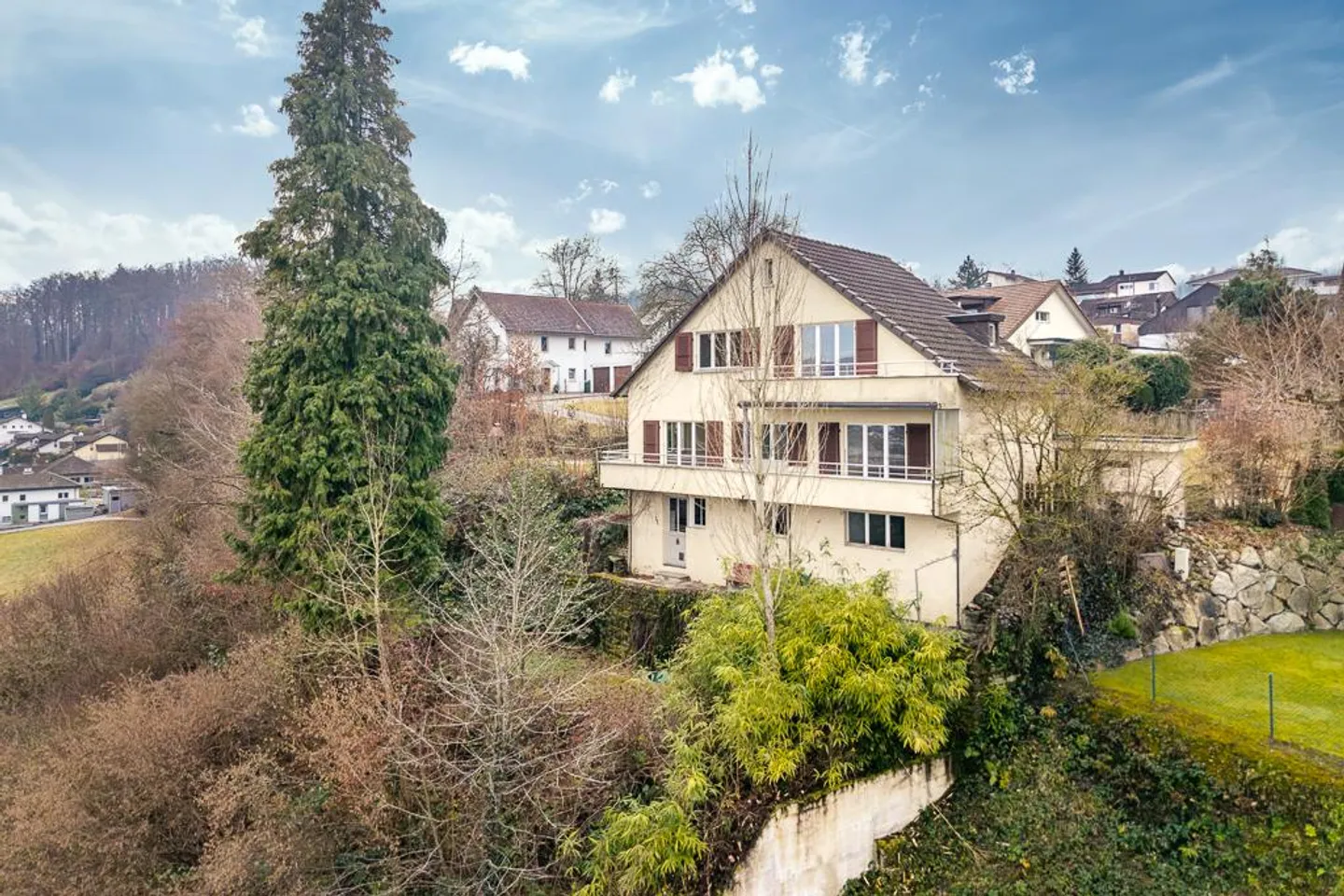 Seon: 6.5-Room Single-Family House with Land Reserve - Photo 1 of 10