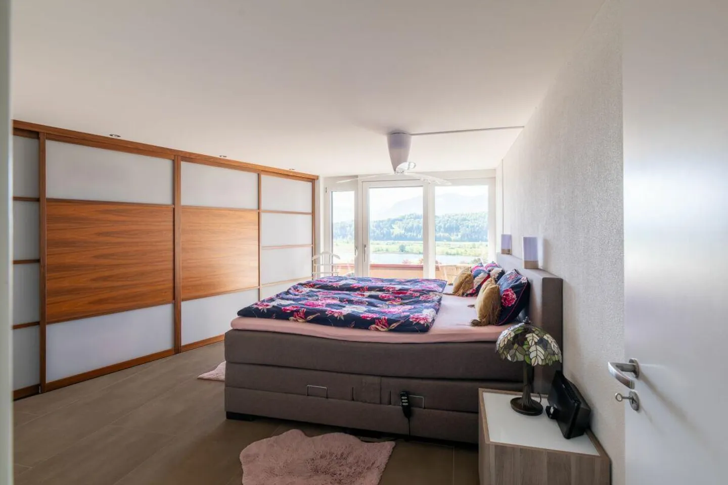 Appartement en duplex avec vue imprenable sur le lac et vue panoramique - Photo 5 sur 6