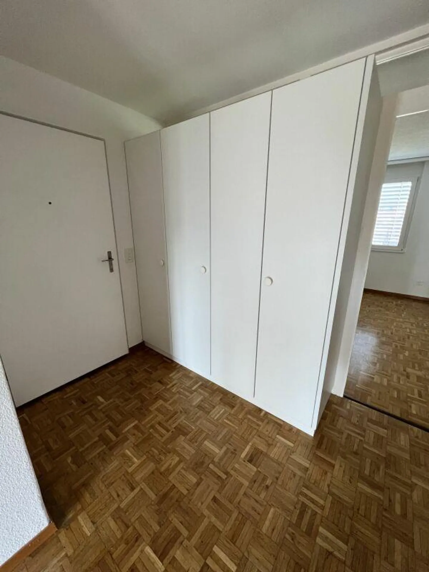 Appartamento familiare di 4 1/2 stanze in una posizione tranquilla in una casa di 6 famiglie - Foto 9 di 10