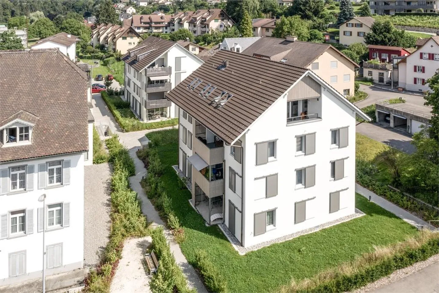 CENTRAL | SPACIOUS | GARDEN SEATING AREA - Photo 1 of 12