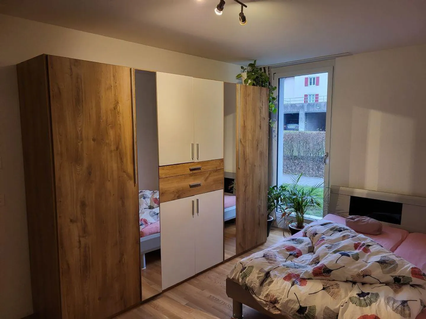 CENTRAL | SPACIOUS | GARDEN SEATING AREA - Photo 8 of 12