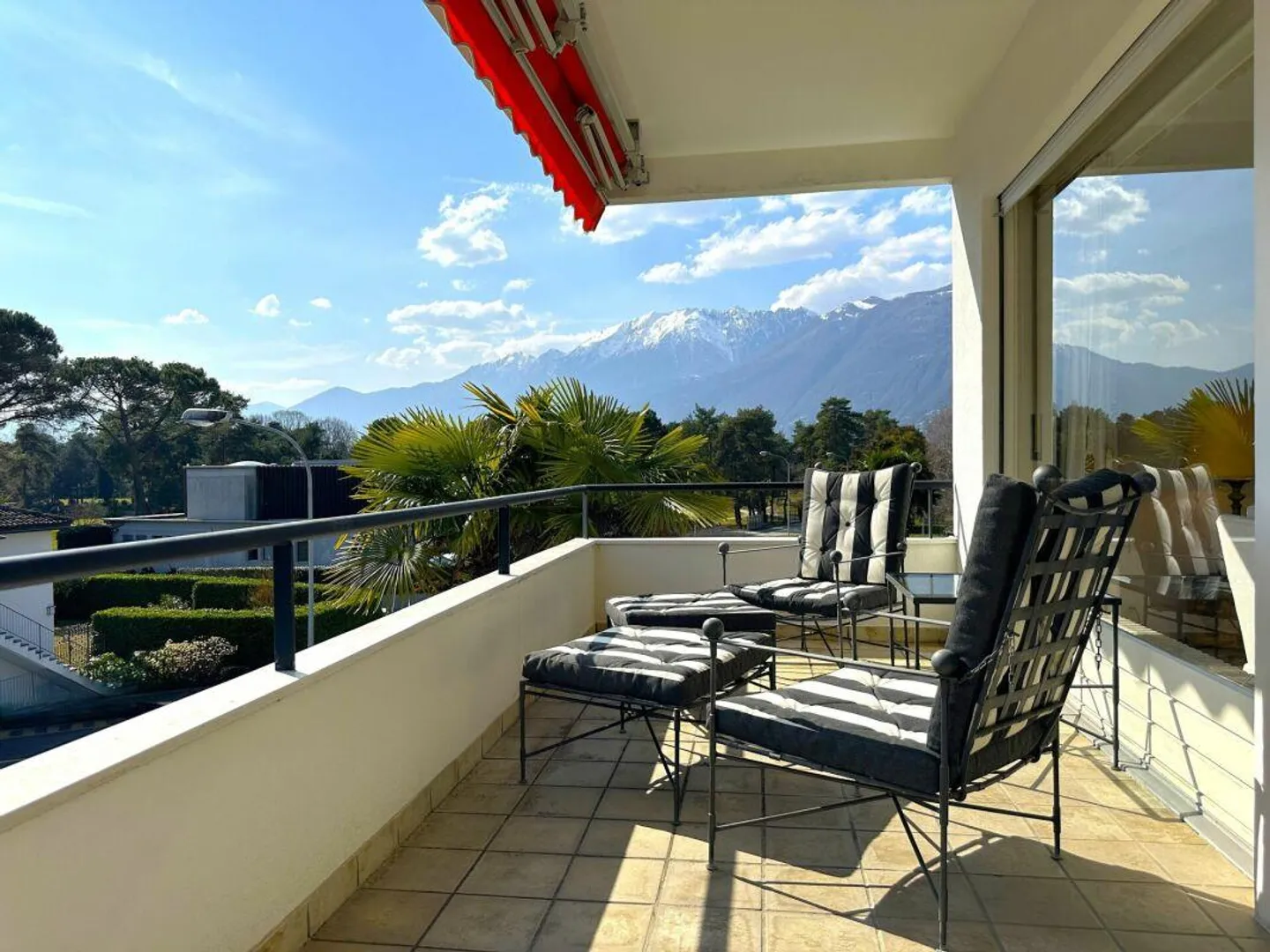 Spazioso attico di 4,5 locali in una posizione privilegiata ad Ascona - Foto 1 di 14