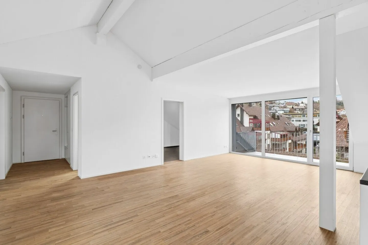 Modern 3.5-Room Attic Apartment - Photo 2 of 10