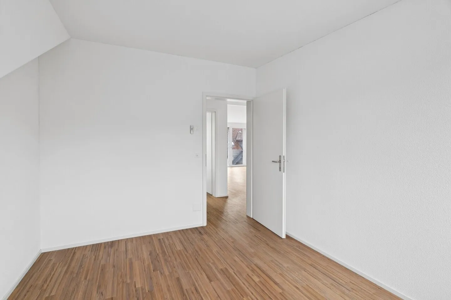 Modern 3.5-Room Attic Apartment - Photo 3 of 10