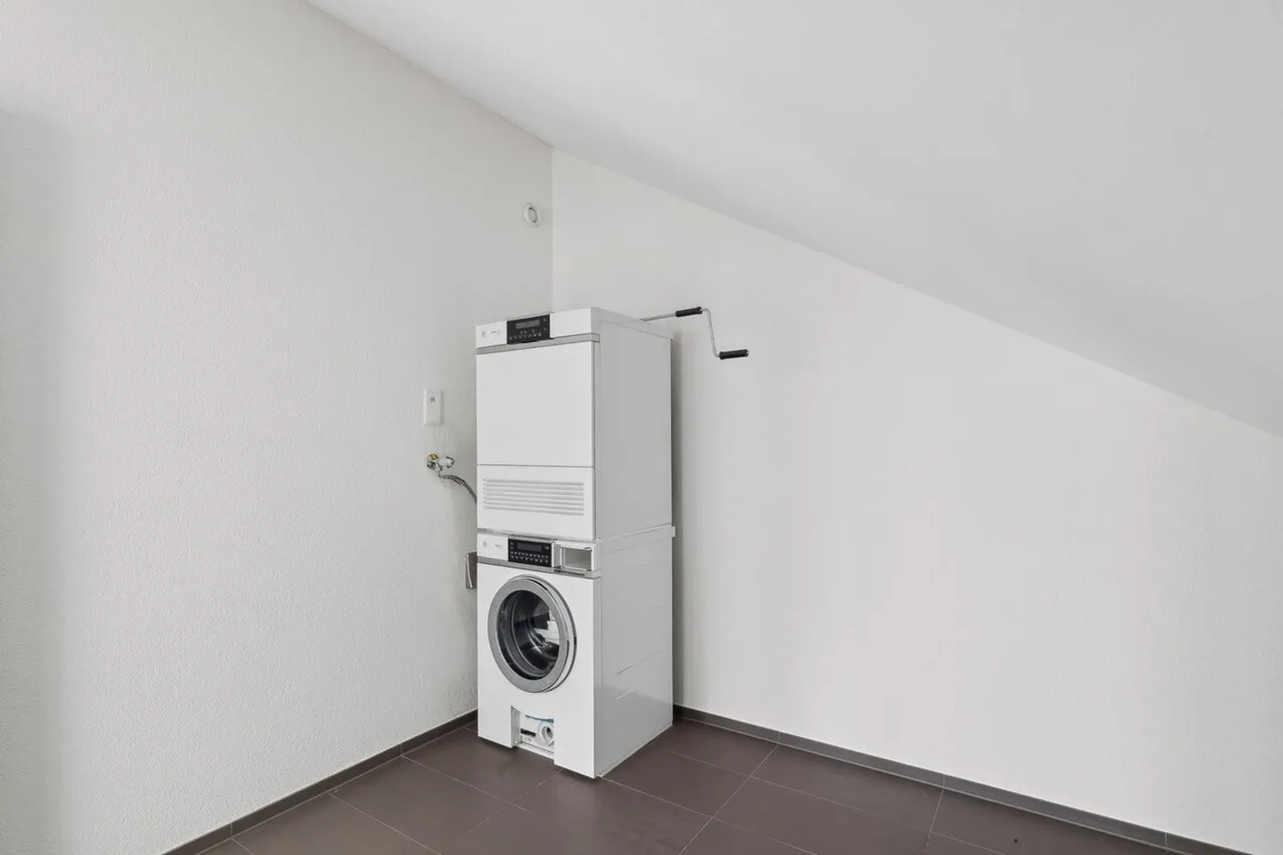 Modern 3.5-Room Attic Apartment - Photo 7 of 10