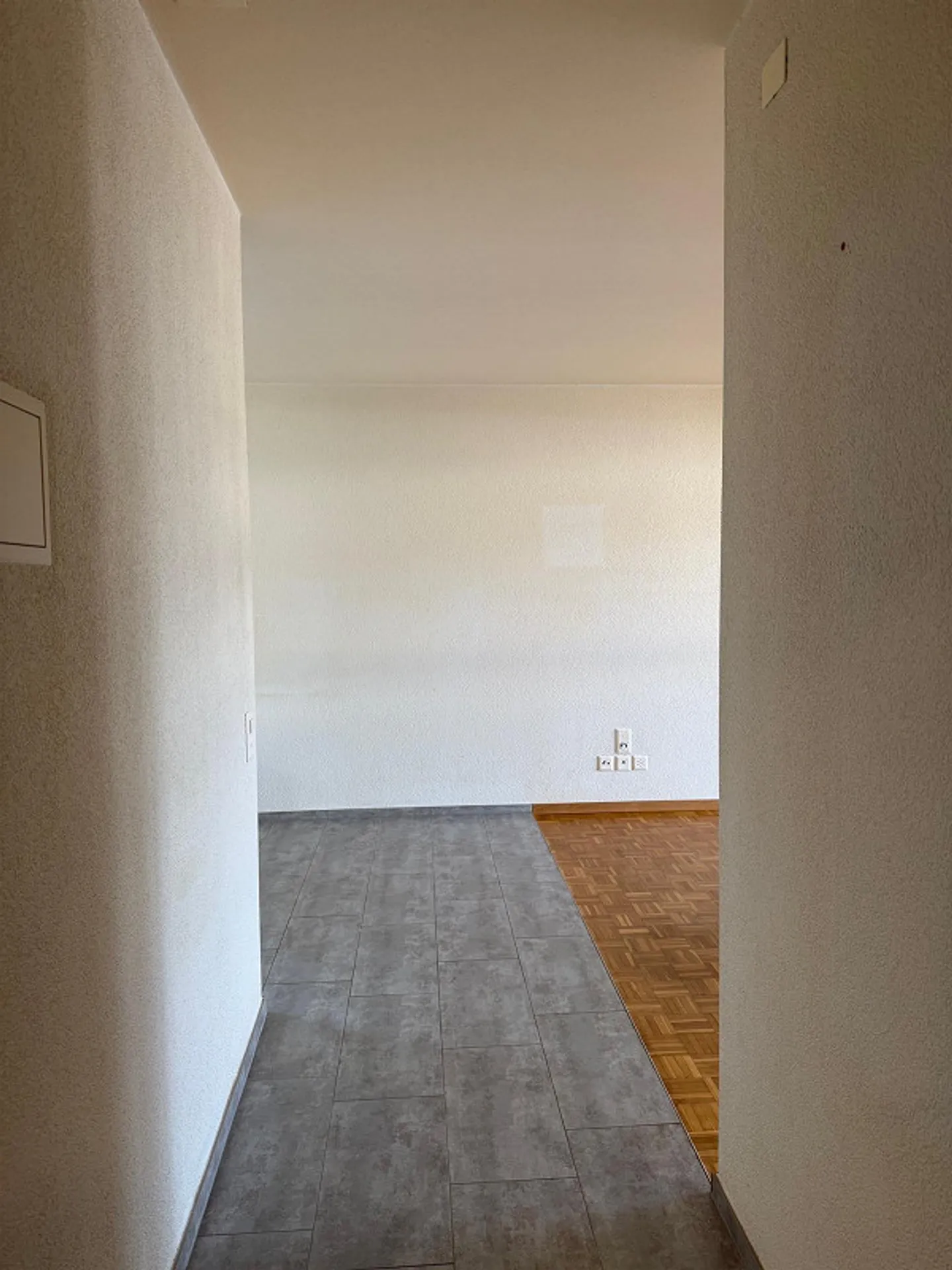Lichtdurchflutete 3.5-Zimmer-Wohnung mit grossem Balkon - Foto 2 von 14