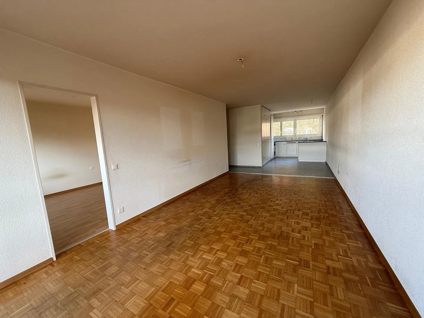 Lichtdurchflutete 3.5-Zimmer-Wohnung mit grossem Balkon - Foto 5 von 14