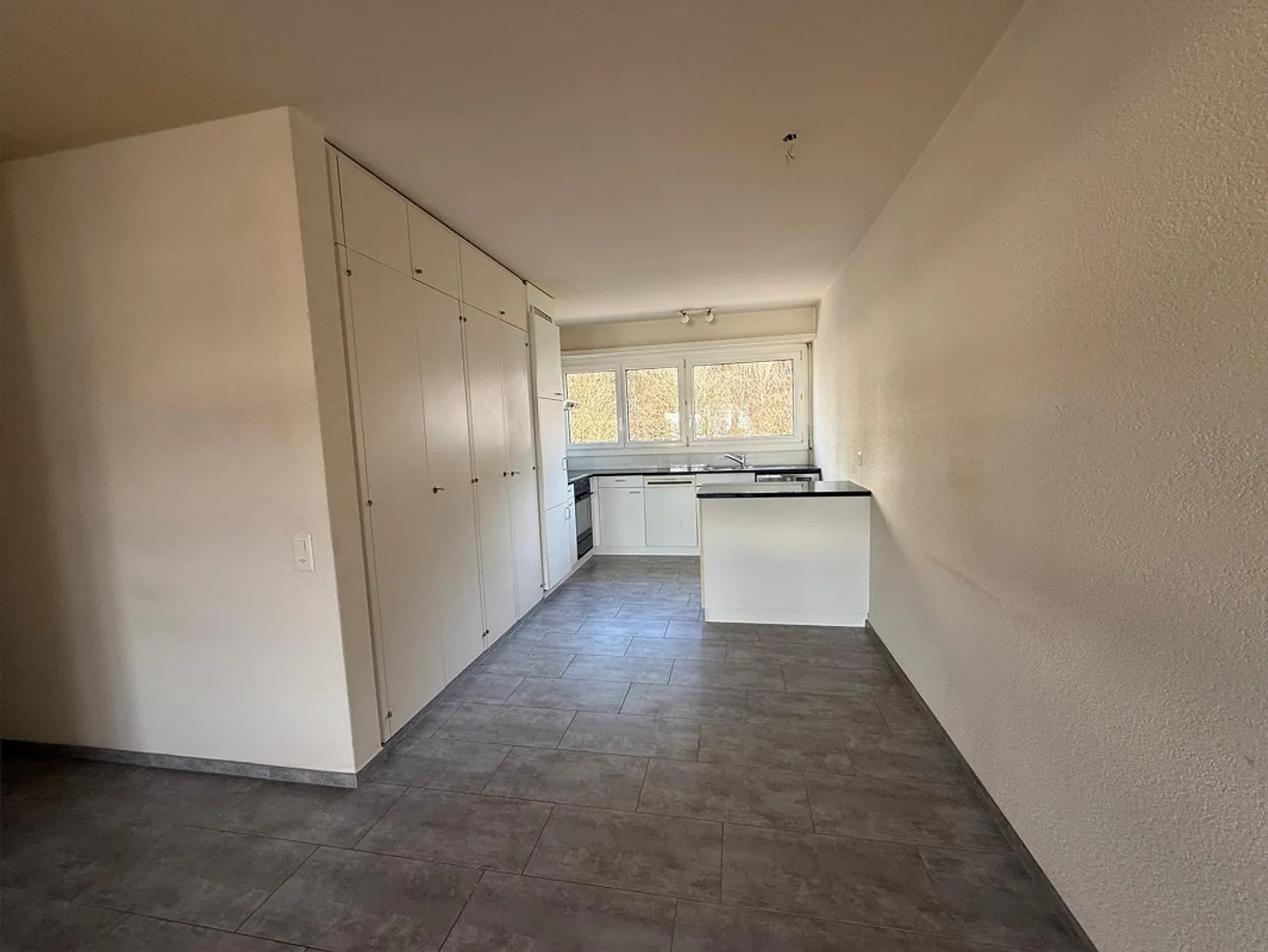 Lichtdurchflutete 3.5-Zimmer-Wohnung mit grossem Balkon - Foto 6 von 14