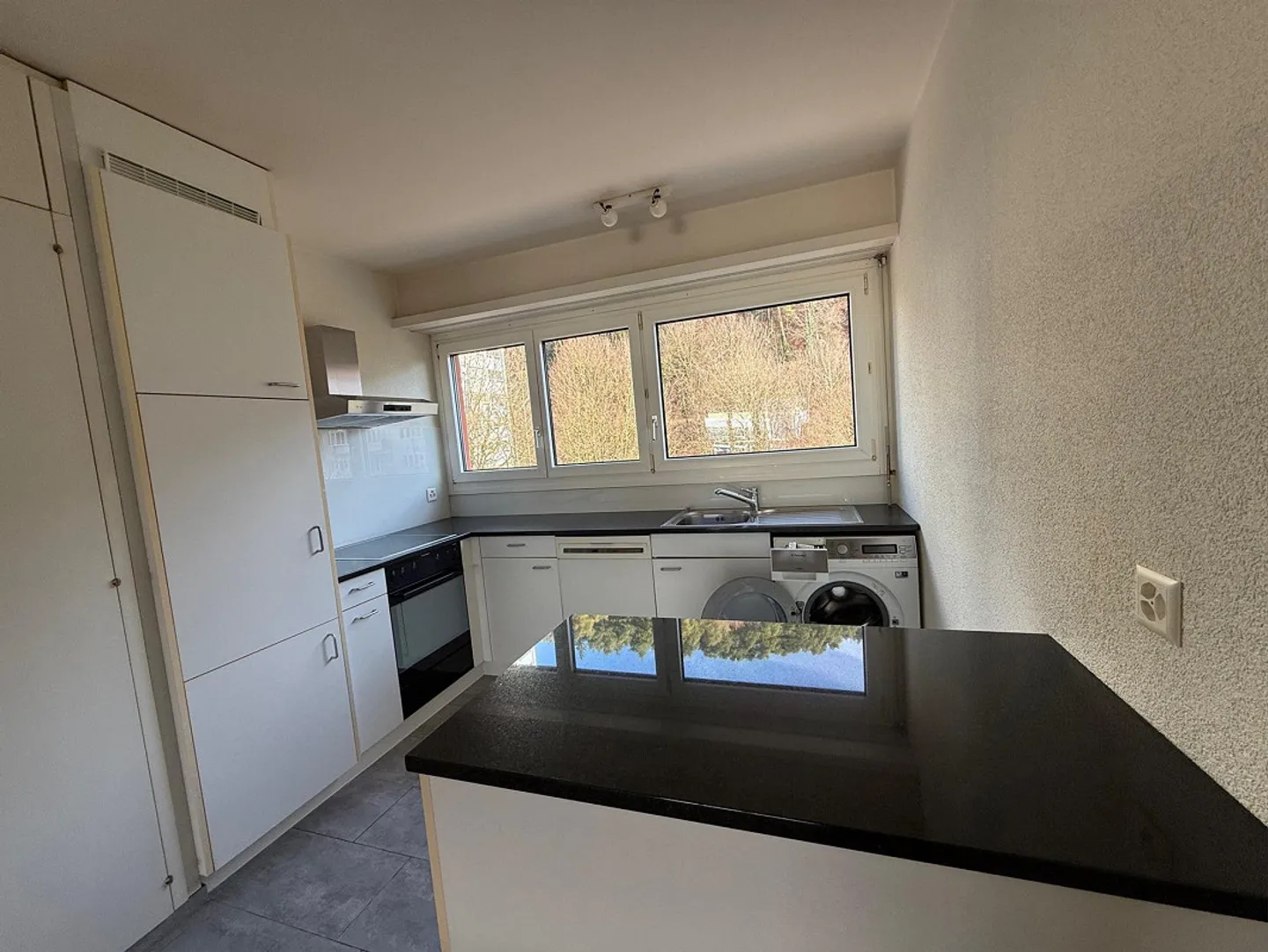 Lichtdurchflutete 3.5-Zimmer-Wohnung mit grossem Balkon - Foto 7 von 14