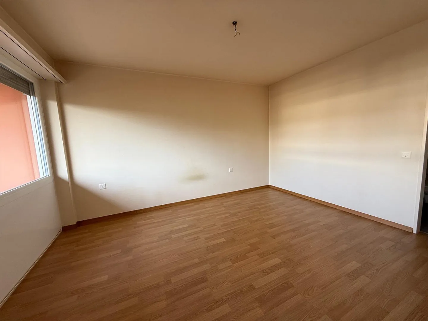 Lichtdurchflutete 3.5-Zimmer-Wohnung mit grossem Balkon - Foto 8 von 14
