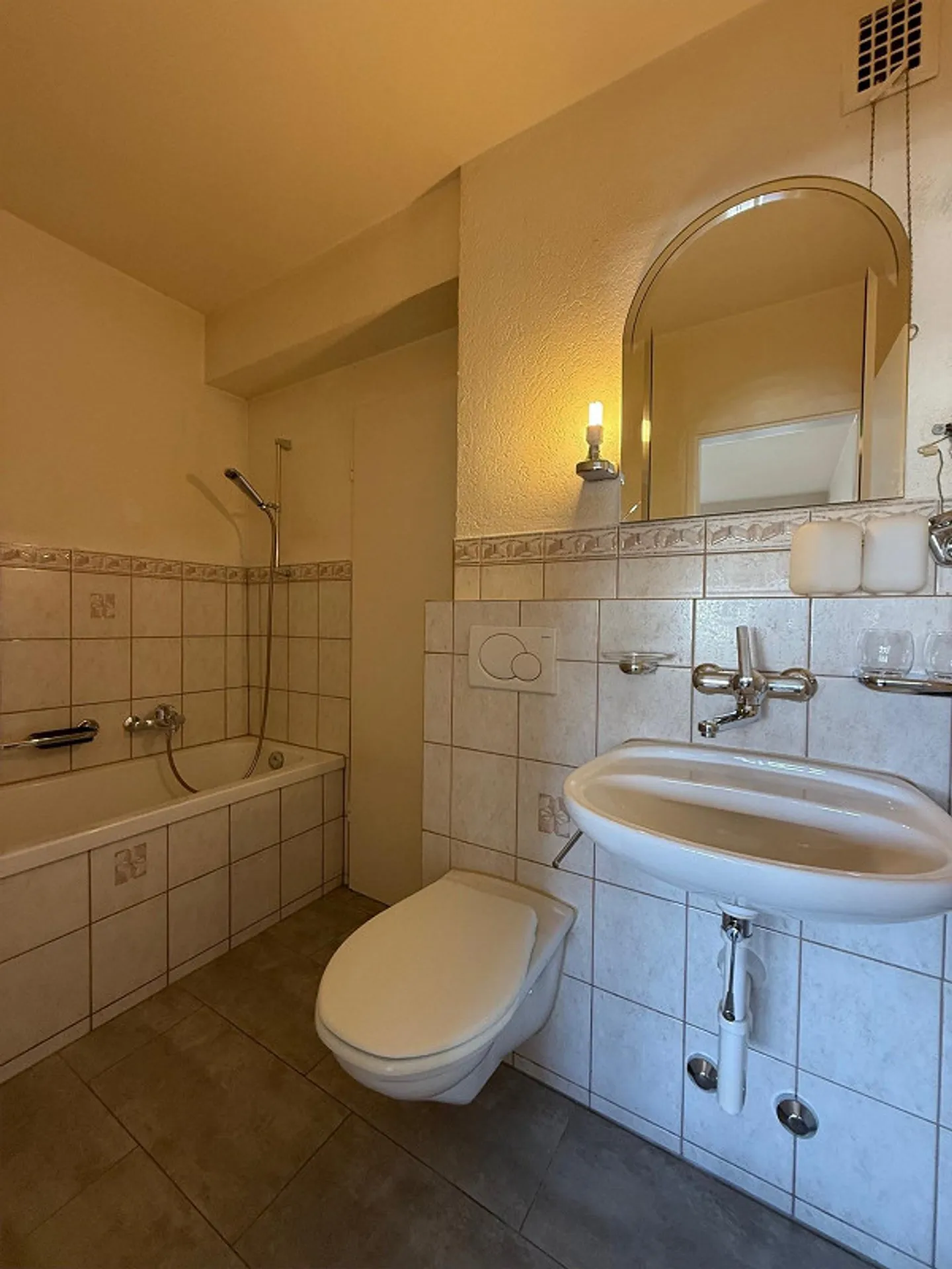 Lichtdurchflutete 3.5-Zimmer-Wohnung mit grossem Balkon - Foto 11 von 14