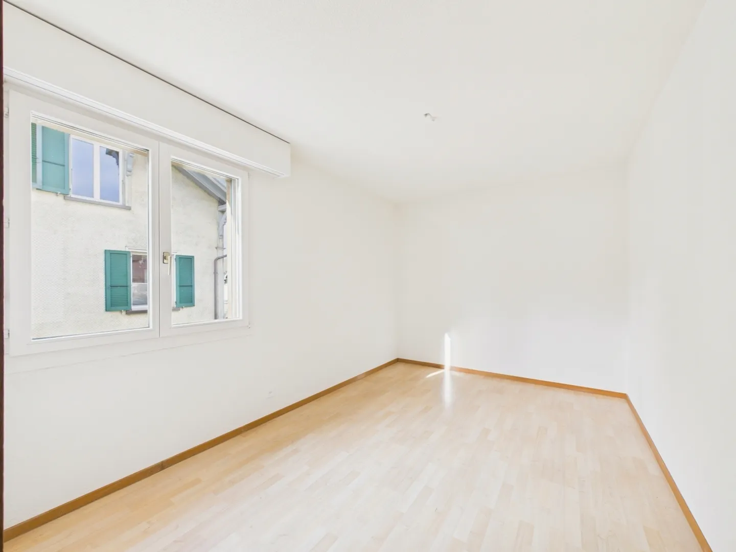 Sunny 4.5-room apartment in the center of Langnau - Photo 5 of 12