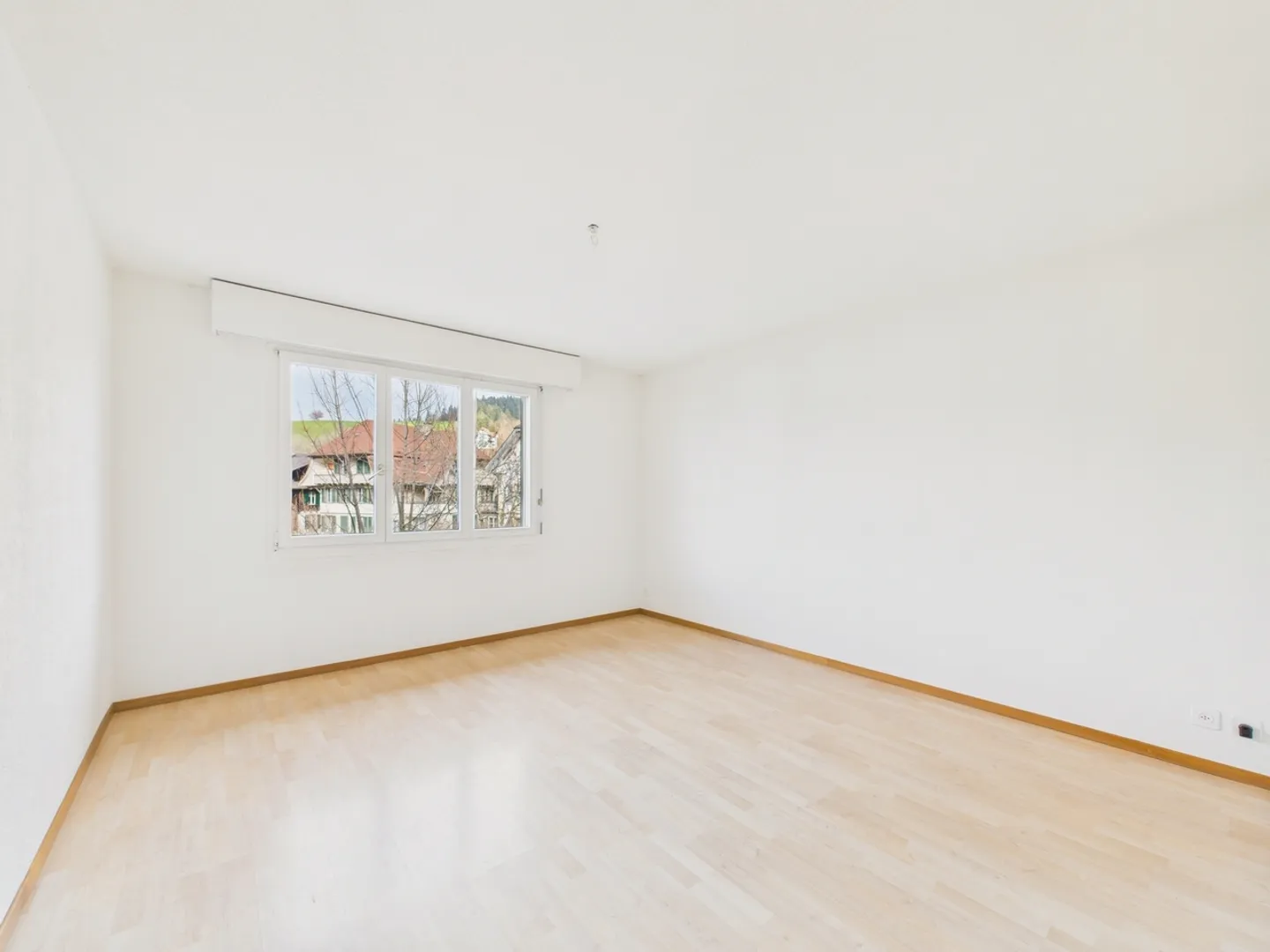 Sunny 4.5-room apartment in the center of Langnau - Photo 6 of 12