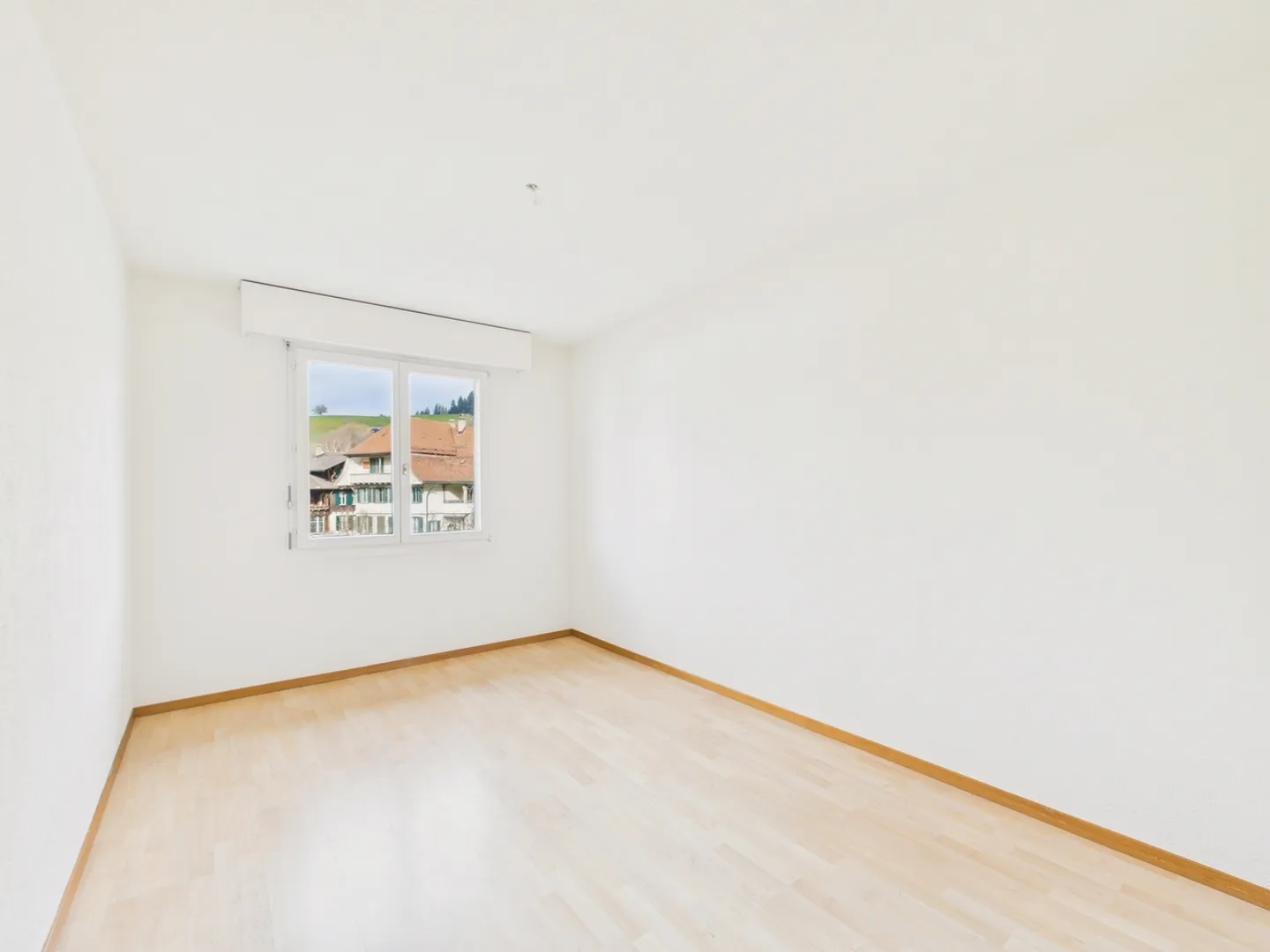 Sunny 4.5-room apartment in the center of Langnau - Photo 7 of 12