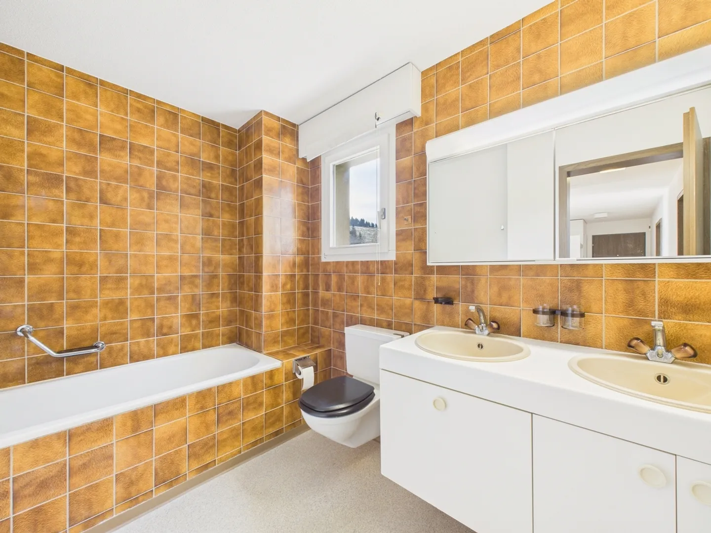 Sunny 4.5-room apartment in the center of Langnau - Photo 8 of 12