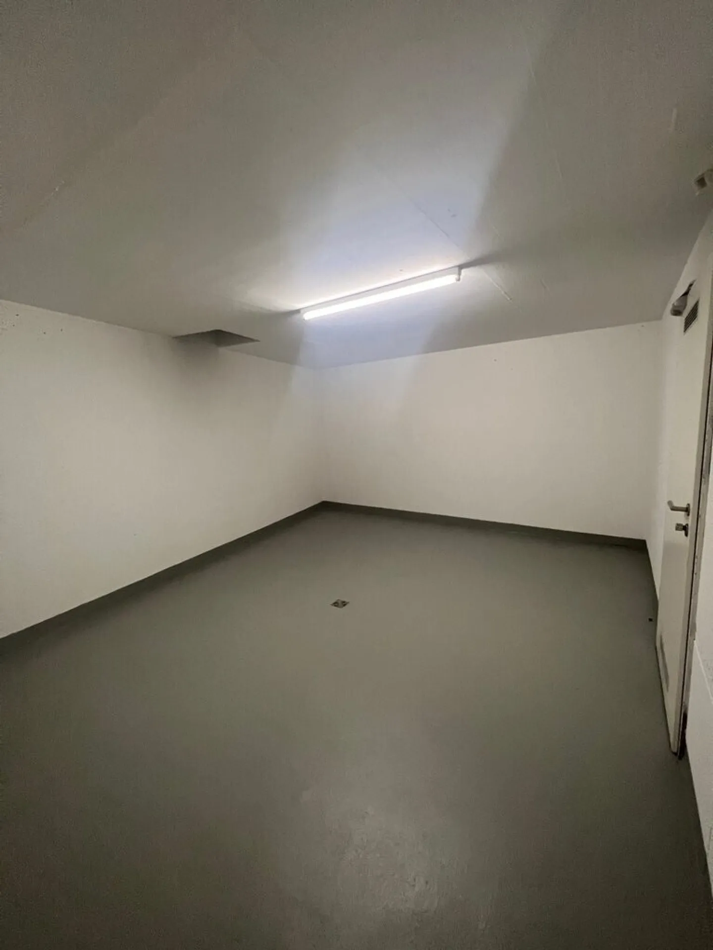 Craft Room for Rent - Photo 2 of 3