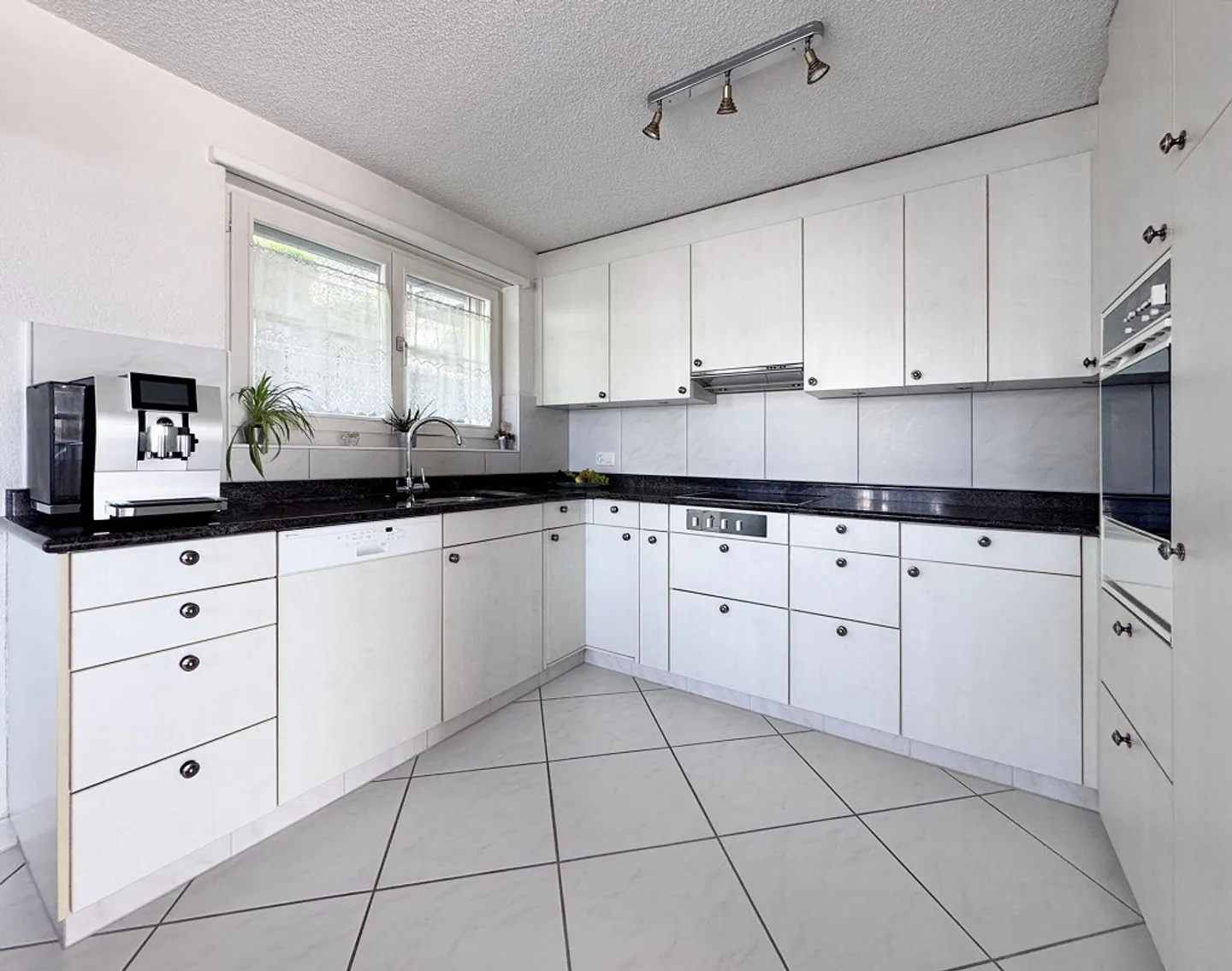 Paradis de jardin avec vue sur les Alpes : Maison d'angle familiale - Photo 4 sur 8