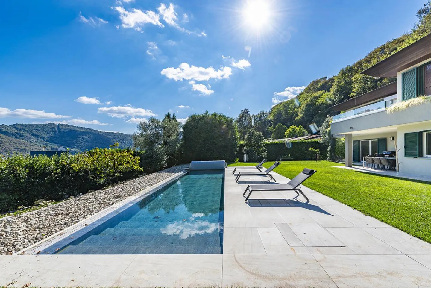 Jasmine Bow - Foto 1 di 26