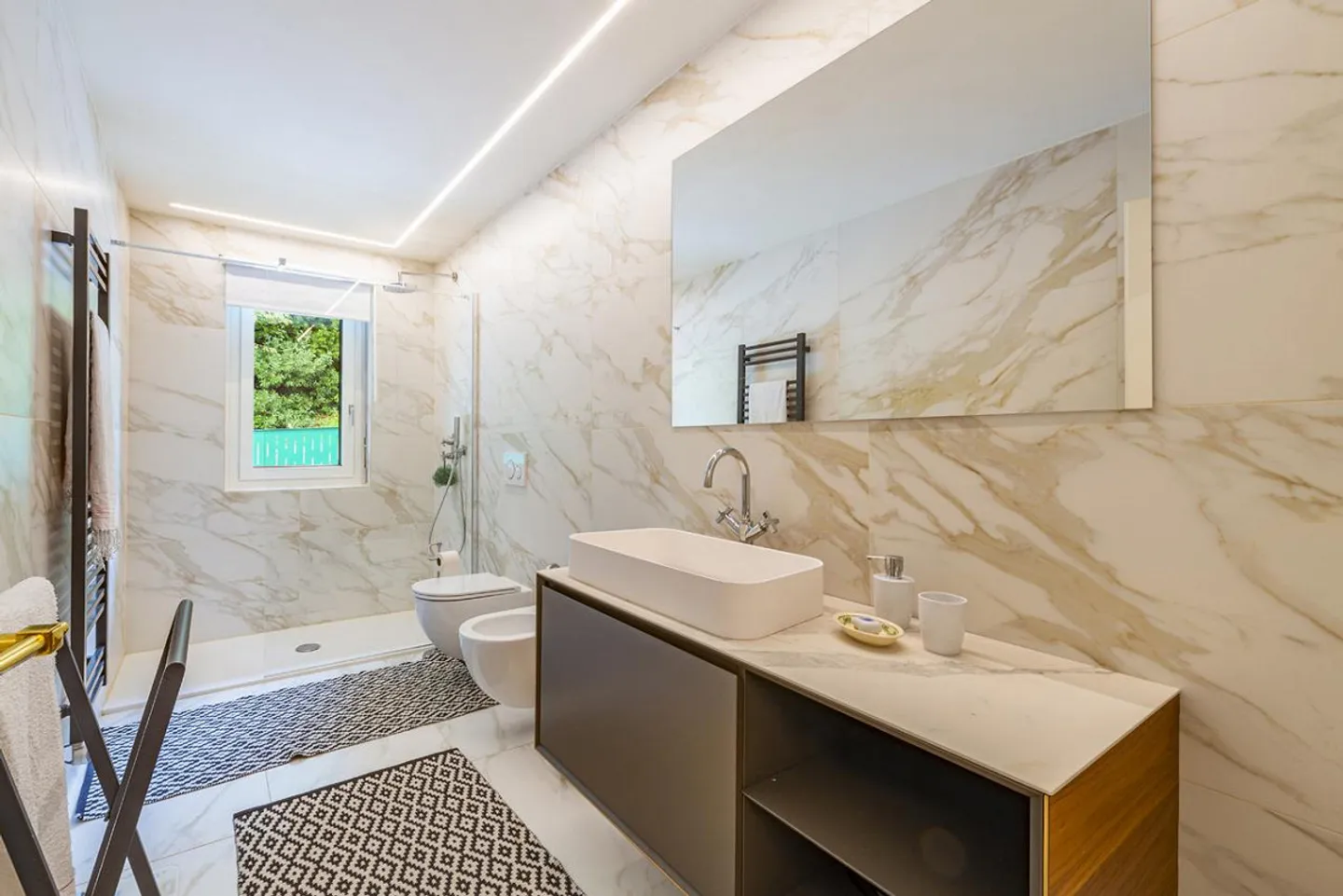 Jasmine Bow - Foto 10 di 26