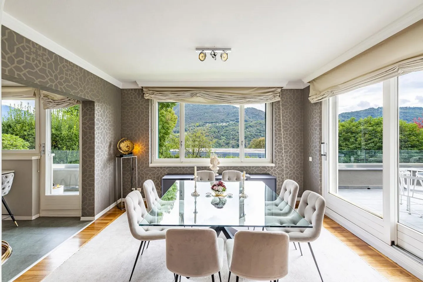 Jasmine Bow - Foto 8 di 26