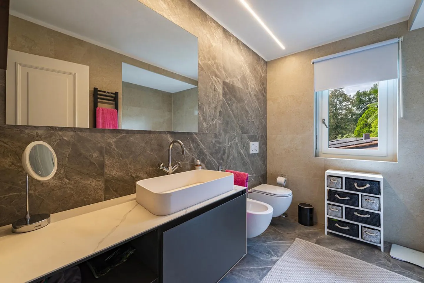 Jasmine Bow - Foto 11 di 26