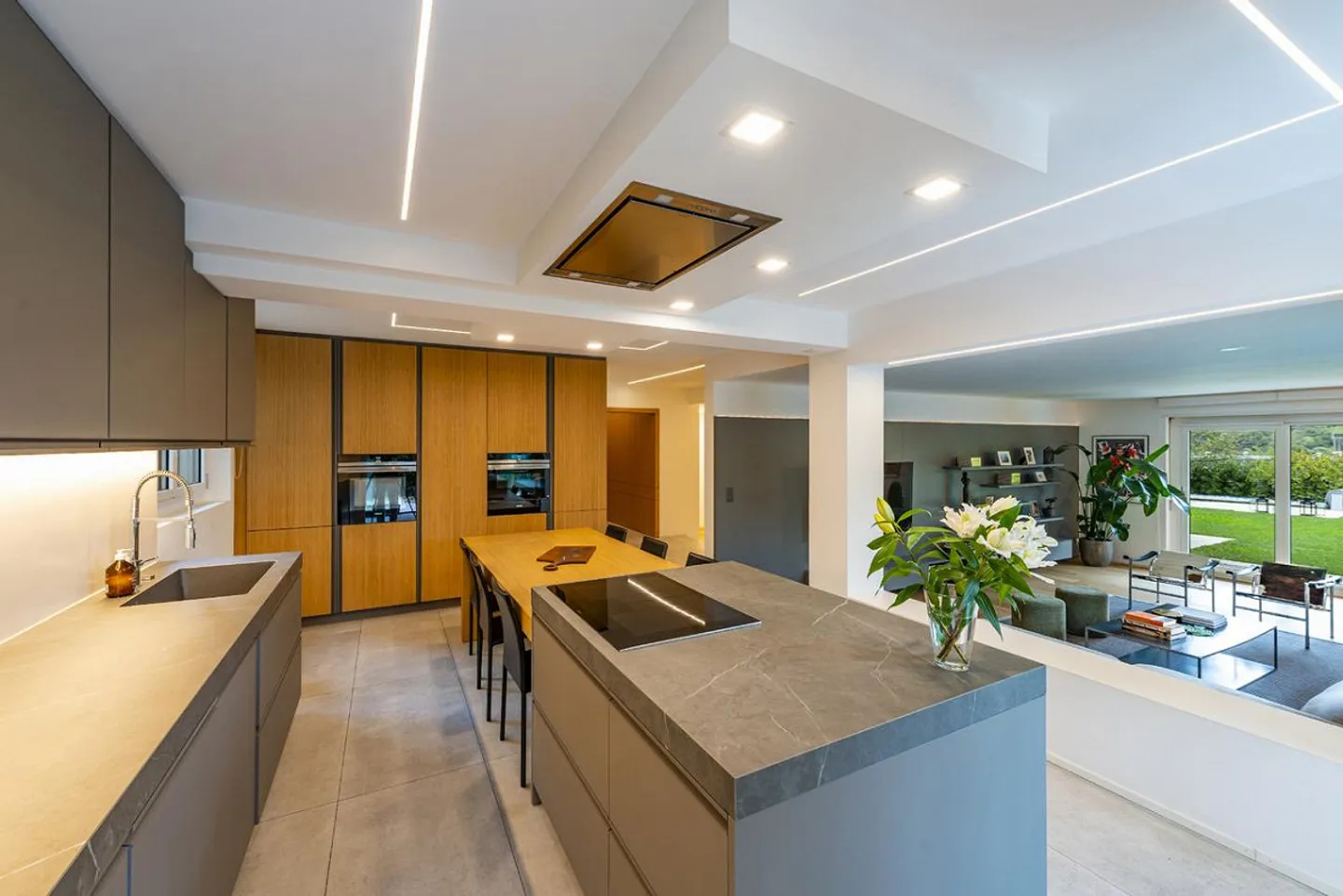 Jasmine Bow - Foto 18 di 26