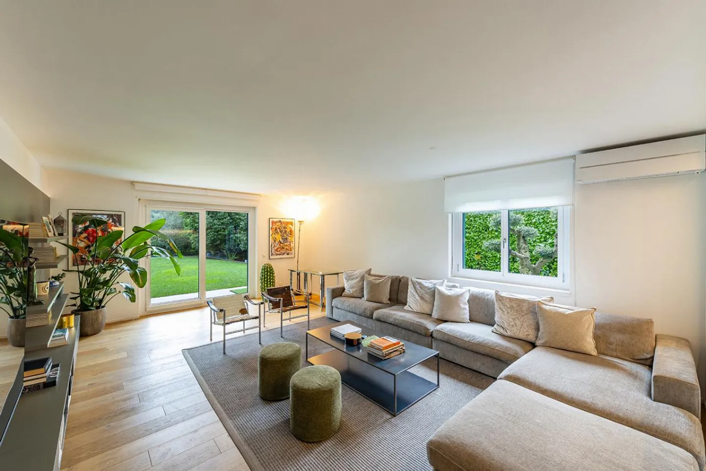 Jasmine Bow - Foto 20 di 26