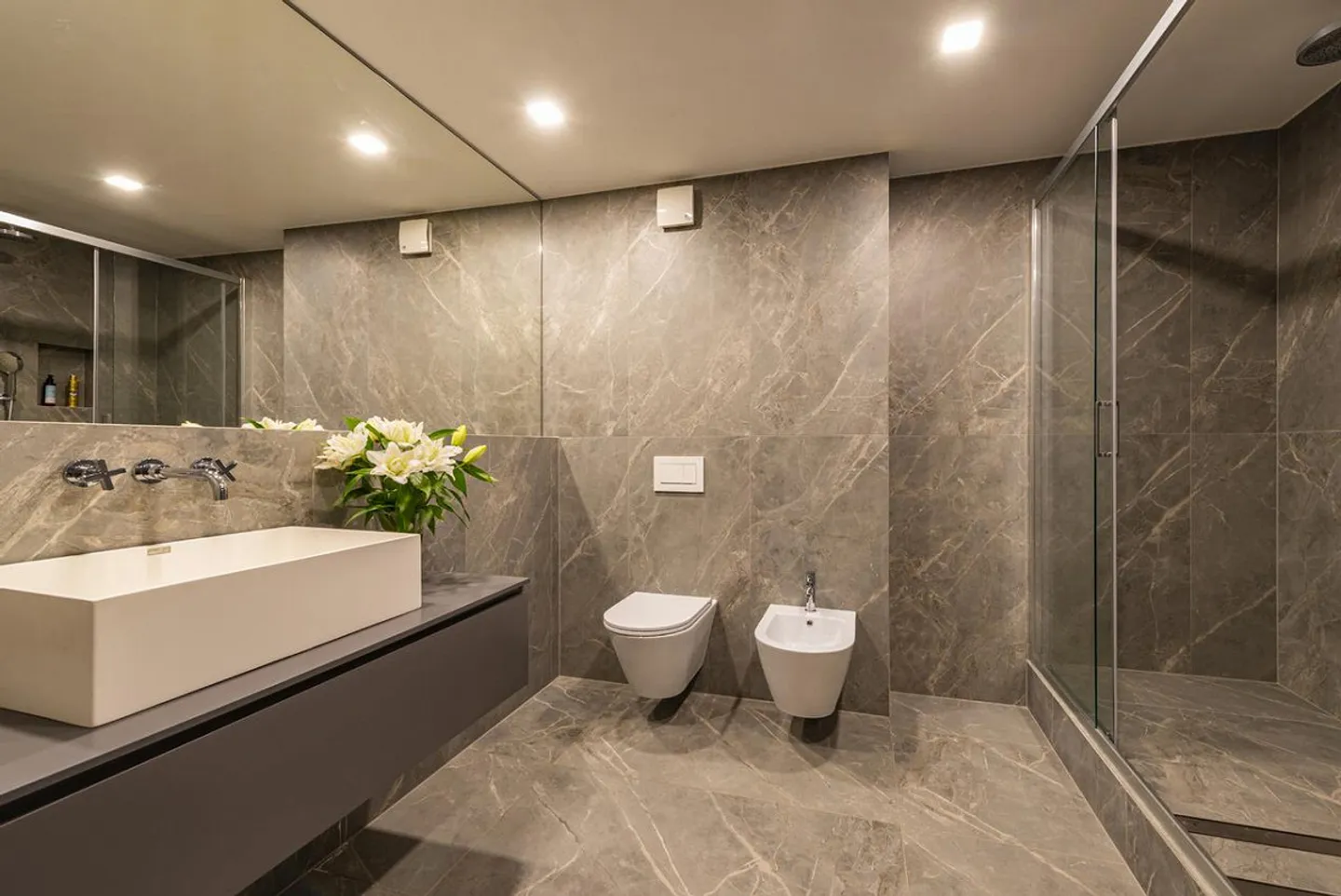 Jasmine Bow - Foto 22 di 26