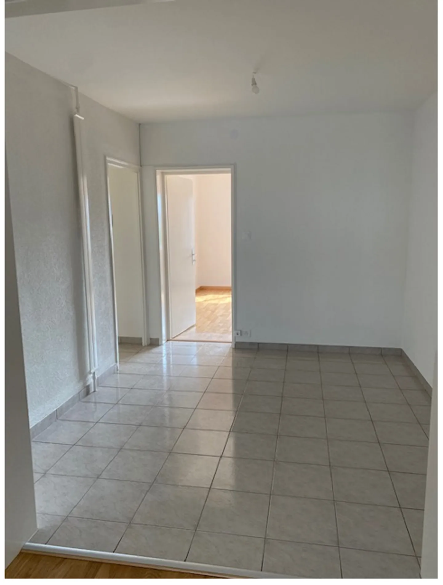 Charmante 2.5 Zimmer Wohnung - Foto 3 von 6