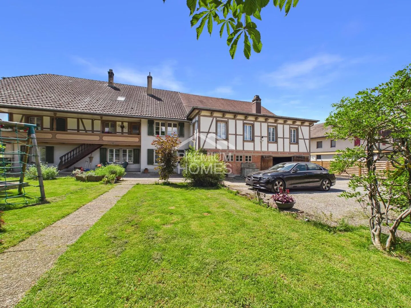 Mehrfamilienhaus mit Potenzial - Foto 1 von 13