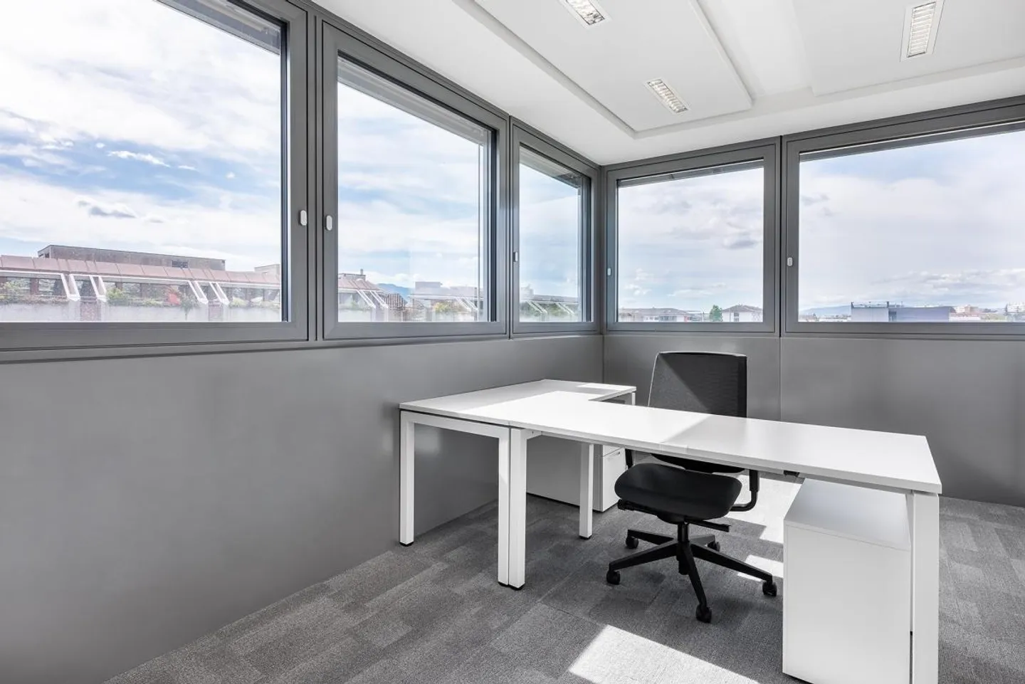 Spazio ufficio privato per 3 persone presso Regus Nations - Foto 4 di 9