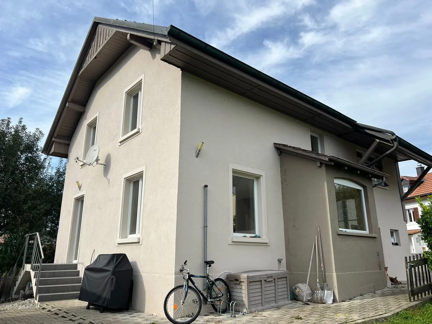 Casa indipendente spaziosa con grande terreno a Courfaivre - Foto 1 di 13