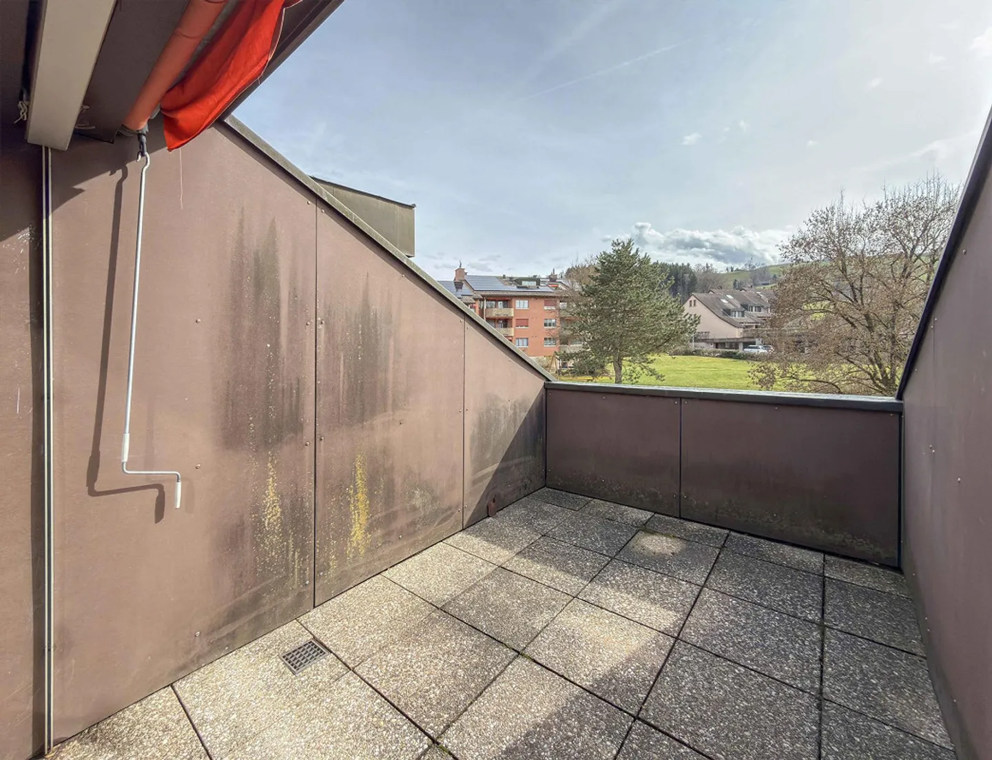 Cozy Attic Apartment in a Quiet Residential Area - Photo 3 of 10