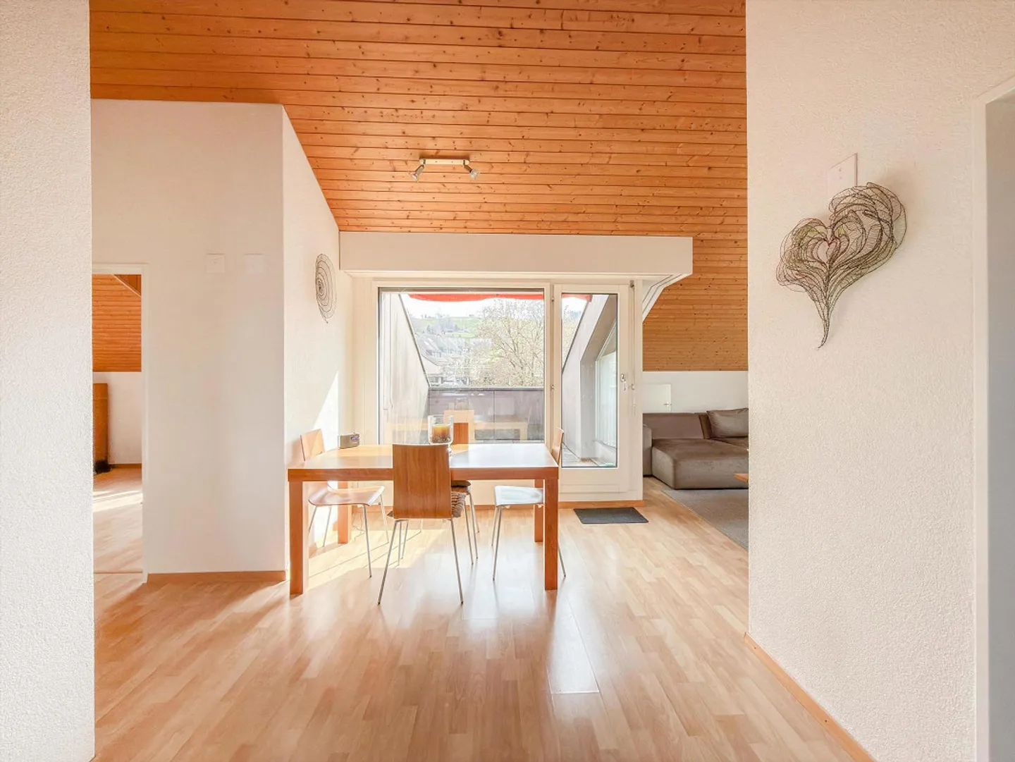 Cozy Attic Apartment in a Quiet Residential Area - Photo 5 of 10