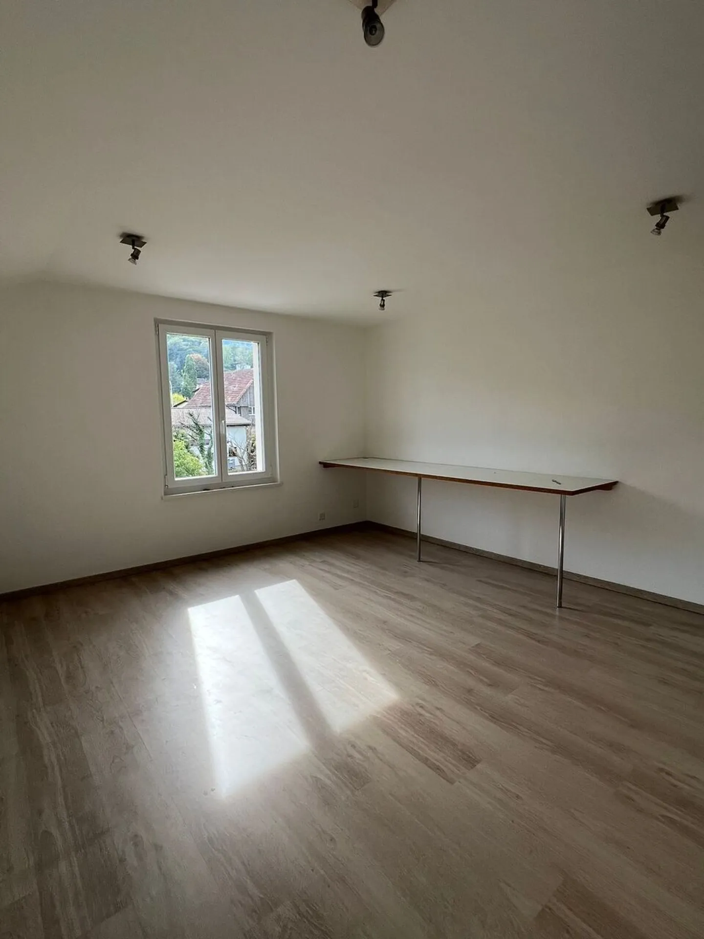 Casa indipendente spaziosa con grande terreno a Courfaivre - Foto 9 di 13