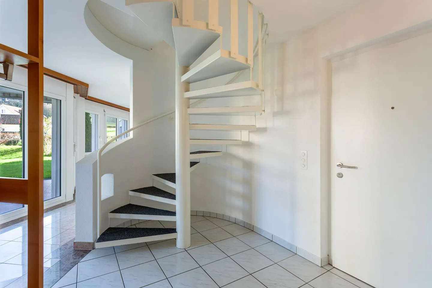 Grosszügige 4.5-Zimmer-Maisonettewohnung mit Gartensitzplatz - Photo 4 sur 14