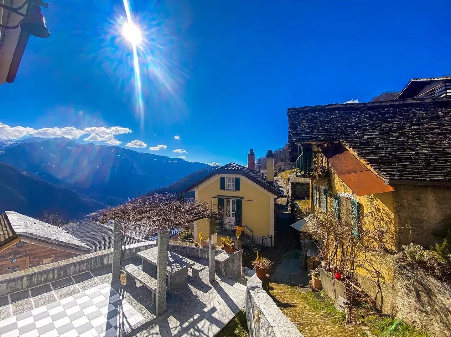 Charmante maison mitoyenne à Santa Maria Calanca avec vue panoramique - Photo 12 sur 13